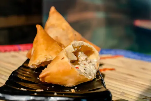 Cheesy Chicken Samosa