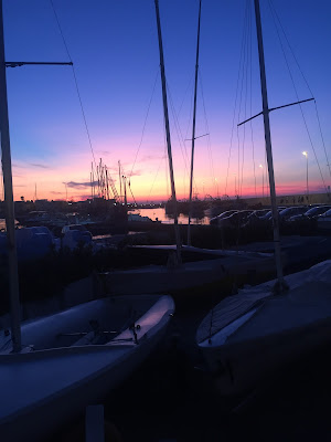 Ci sono tramonti che non puoi fare altro che guardagli  di annachiara_brienza