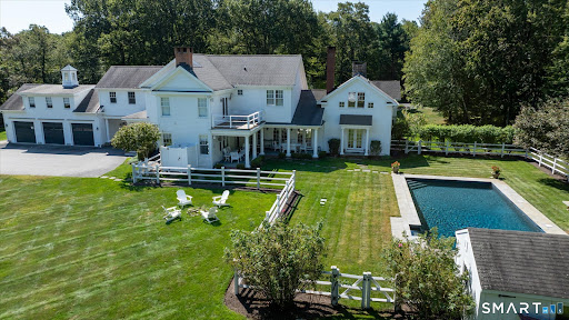 House with pool 4