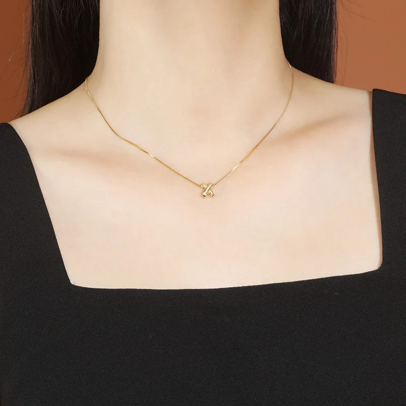 S925 Sterling zilver vergulde letterketting voor dames, een gepersonaliseerde en elegante ketting die je stijl verbetert en je individualiteit benadrukt.
