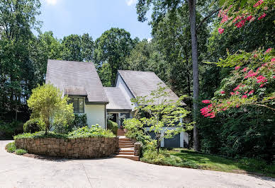 Maison avec piscine et jardin 15