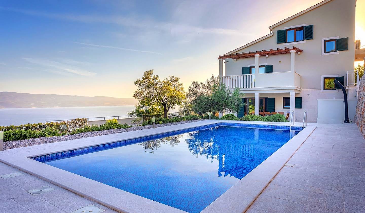 Maison avec piscine et terrasse Omiš