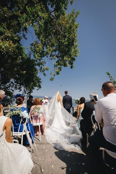 Fotógrafo de casamento Vitalik Gandrabur (ferrerov). Foto de 3 de julho 2019