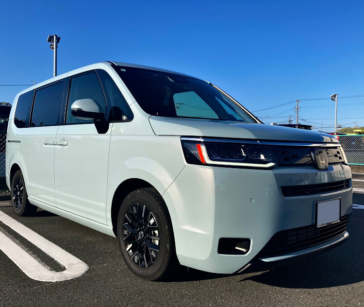 ステップワゴンのRP7・ステップワゴン・ガラスリッド・HONEST・買い物先の駐車場にてに関するカスタム事例の投稿画像2枚目