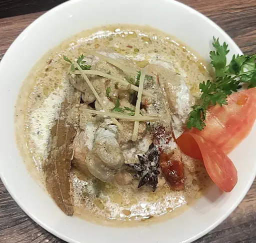 Safed Makhmali Chicken Korma