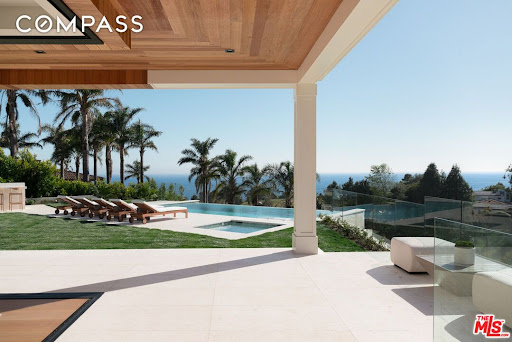 Maison avec piscine 1