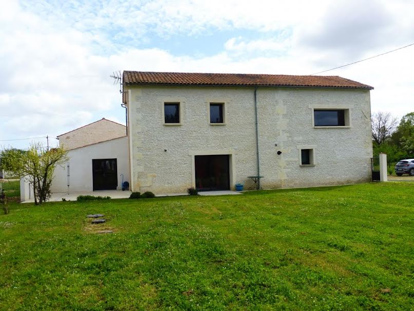 Vente maison 6 pièces 280 m² à Asnières-la-Giraud (17400), 446 250 €