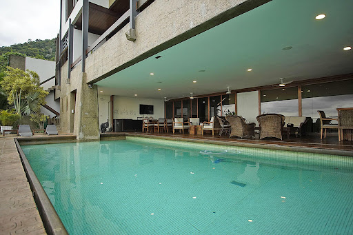 House with pool and terrace 2
