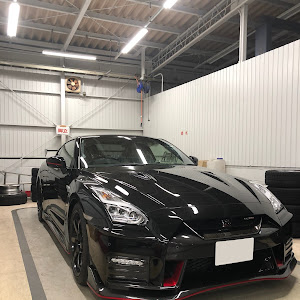 NISSAN GT-R