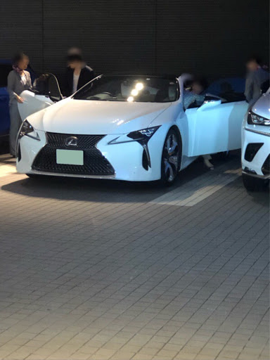 レクサス Rxを華麗にカスタム By コウズィ 19 10 03 先日の納車時にスペシャルな方がお越しくださいました 白のlcカッコイイ そのスペシャルな方はレ Cartune