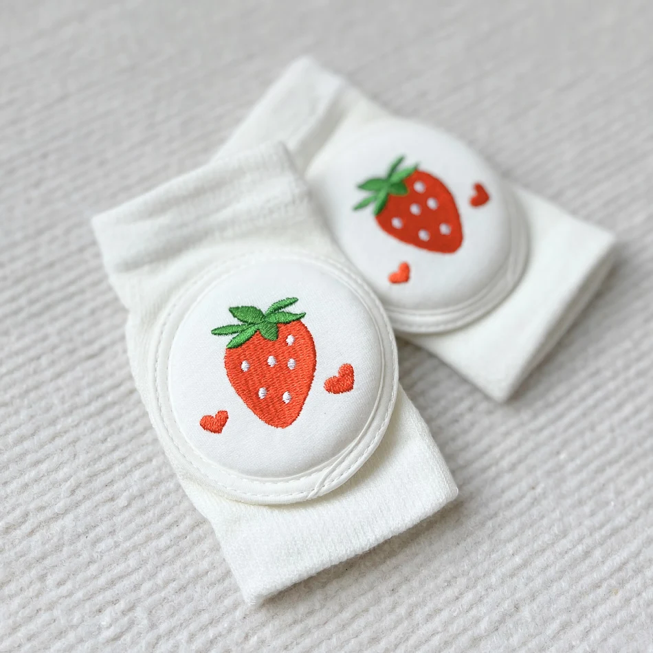 Genouillères fines d'été pour bébé, style personnalité mode, protection respirante et légère pour les genoux de bébé.