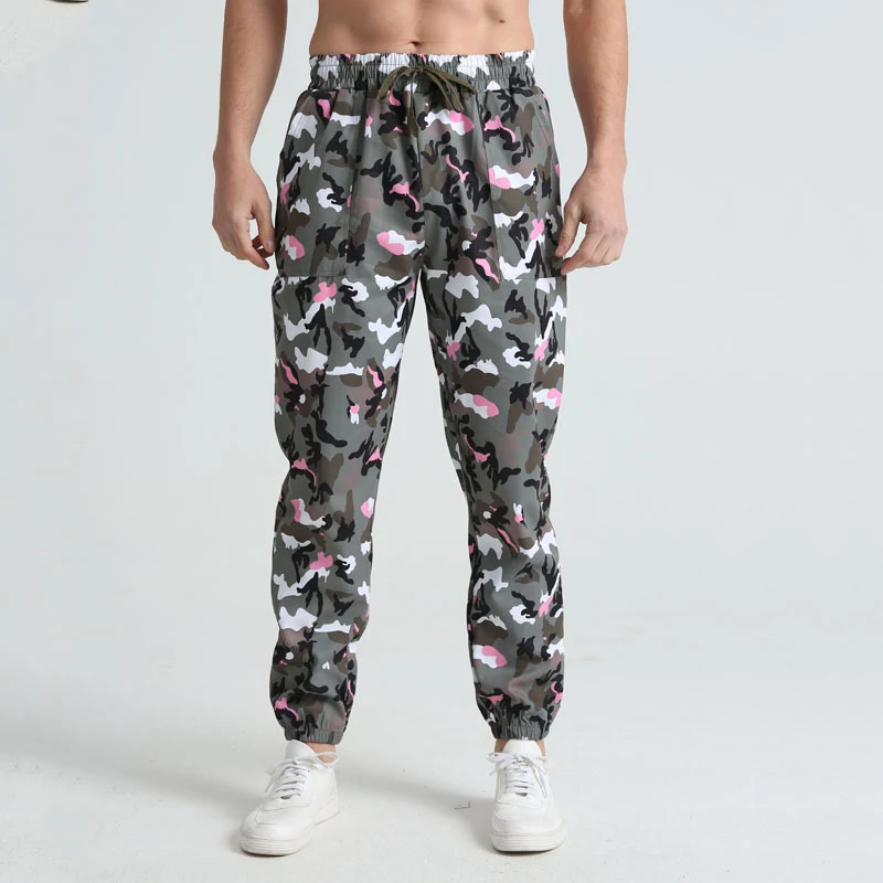 Sportliche Camouflage-Hose für Herren Bequeme Freizeithose für Sport und Alltag Modernes Tarnmuster Atmungsaktives Material Vielseitig Einsetzbar