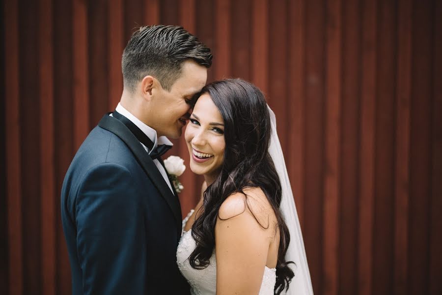 Fotógrafo de casamento Reetta Tulemo (taydenkuunkuva). Foto de 24 de dezembro 2018