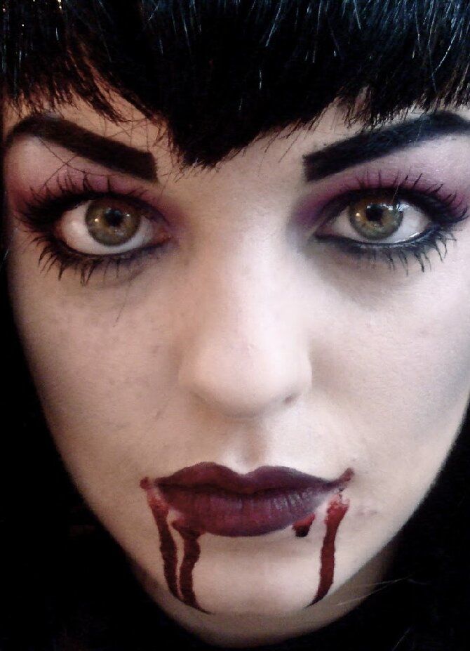 Halloween vampire make-up