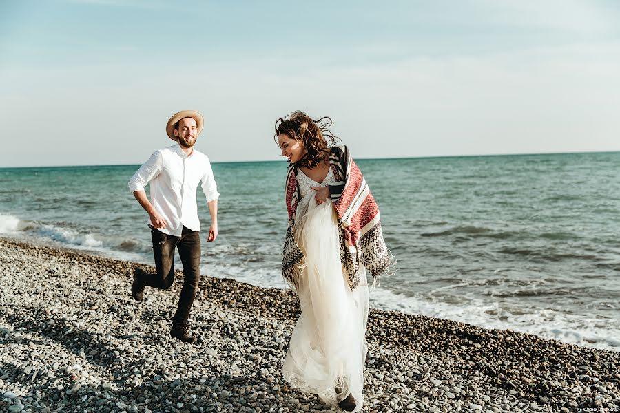 Fotógrafo de casamento Alena Litvinova (litvinovasochi). Foto de 6 de abril 2017