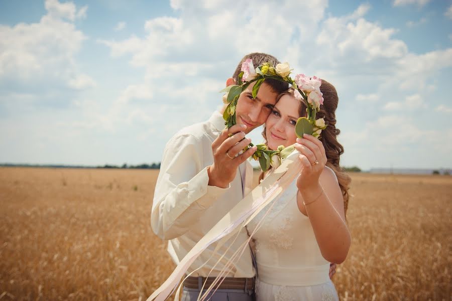 Fotógrafo de casamento Lyubov Ezhova (ezhova). Foto de 7 de julho 2015