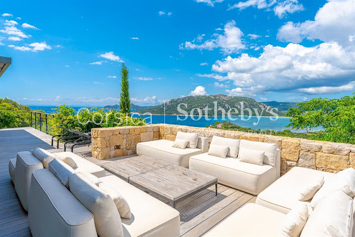 Villa avec piscine en bord de mer 2