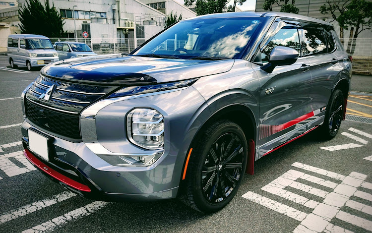 アウトランダーPHEVのRALLIART・実は純正なんですに関するカスタム事例の投稿画像2枚目