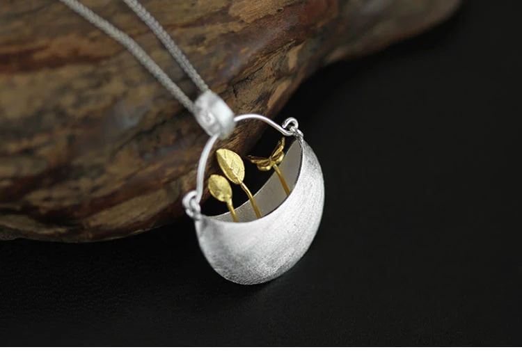 Title 2, Pendentif en argent sterling, un accessoire élé...