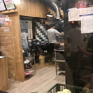 小石鍋石頭火鍋(板橋實踐店)