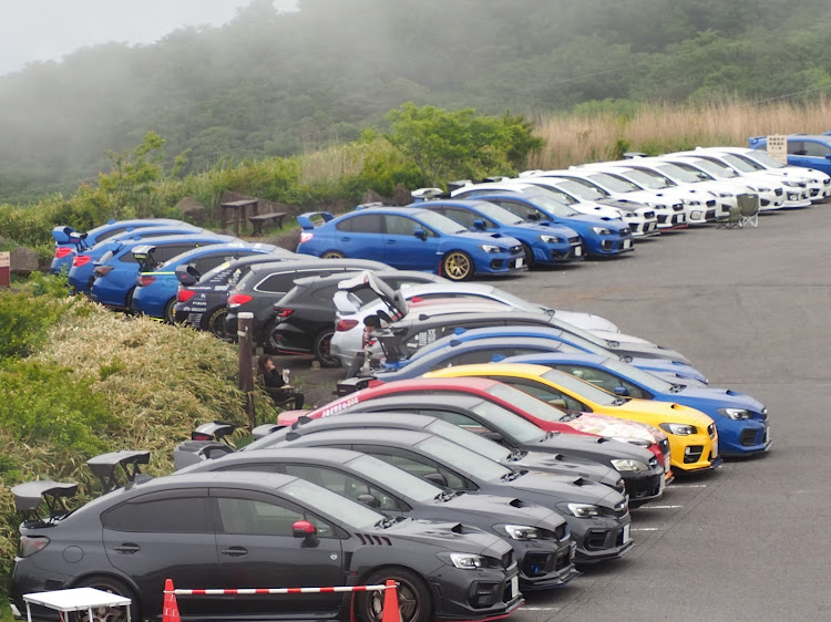 WRX STIの蛍光イエロー・自然に溶け込む⁉️・こっそりリニューアル計画中🙊・箱根・箱根ターンパイクに関するカスタム事例の投稿画像1枚目