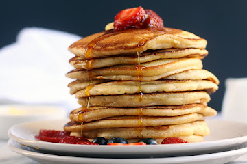 Easy Fluffy Pancakes from scratch