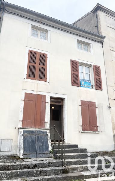 Vente maison 6 pièces 133 m² à Nogent (52800), 96 000 €