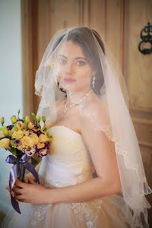 Wedding photographer Olga Bogatyreva (olyoli). Photo of 9 April 2017