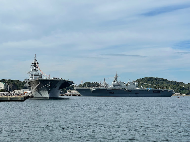 エルグランドのE52・エルグランド・カレーフェスティバル・護衛艦いずも・護衛艦ひゅうがに関するカスタム事例の投稿画像11枚目