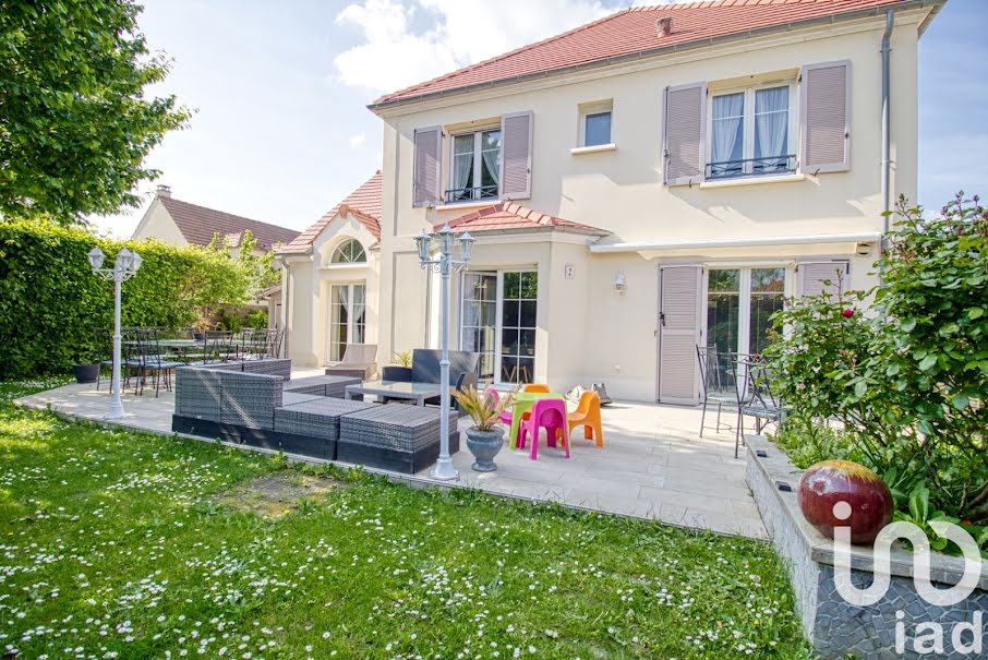 Vente maison 8 pièces 150 m² à Bussy-Saint-Georges (77600), 696 000 €