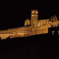 Assisi in notturna... di 