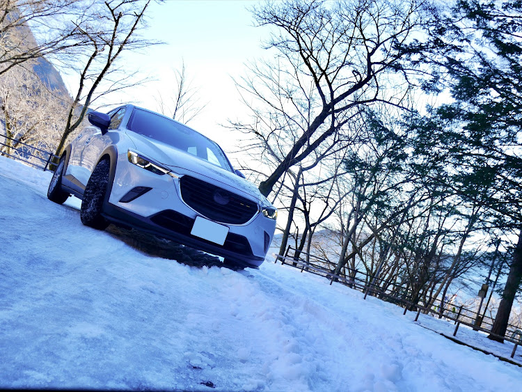 CX-3の雪とコラボ・地震被害地の一日も早い復興を祈ります・日陰は凍結・今年も雪上走行ちょっとだけ・奥多摩湖駐車場に関するカスタム事例の投稿画像2枚目