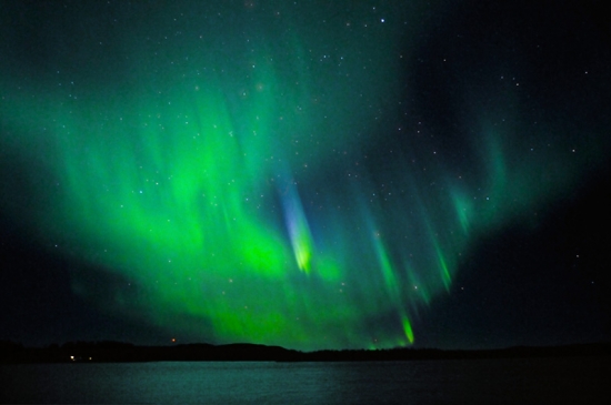 solar-storm-2015-aurora-borealis-vibrantly-illuminates-dark-skies-as-severe-geomagnetic-storm-hits-the-earth.jpg