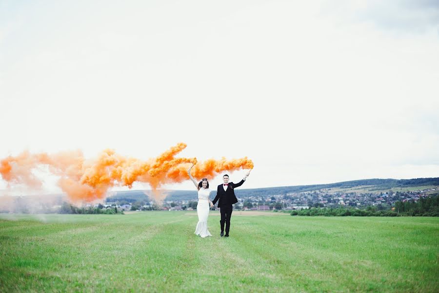 Wedding photographer Anastasiya Ovchinnikova (river). Photo of 18 August 2017