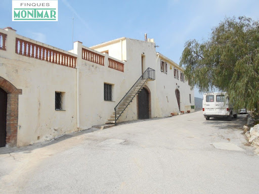 Villa avec piscine et jardin 1