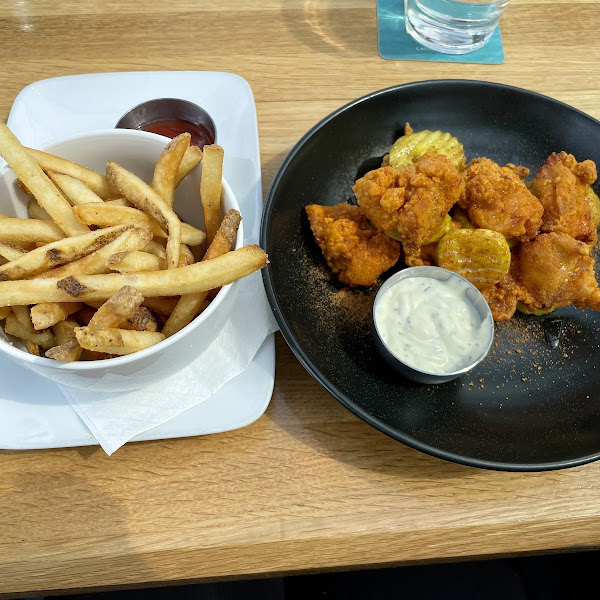 Ordered the hot fried chicken and pickles (appetizer) with a side of GF fries and was a very happy camper!