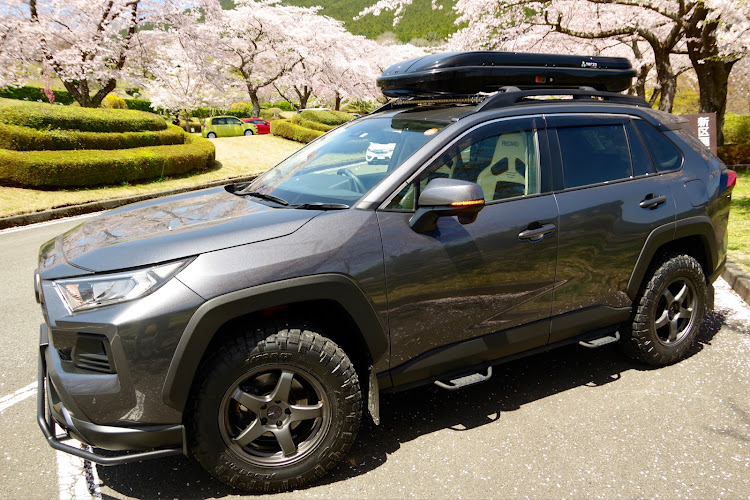 RAV4の桜・ENKEI PF05・NITTO RIDGE GRAPPLER・アシンメトリーに関するカスタム事例の投稿画像3枚目