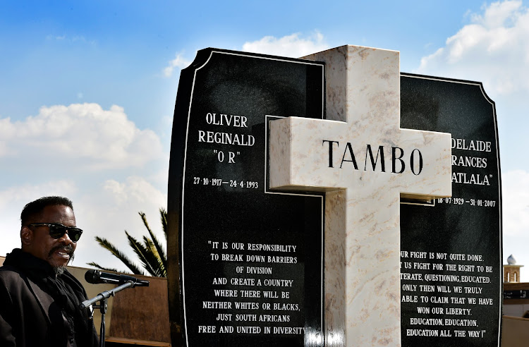 Oliver and Adelaide Tambo's say they are honouring their mother's wishes to be buried in Gauteng.