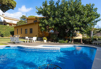 Maison avec piscine et jardin 2