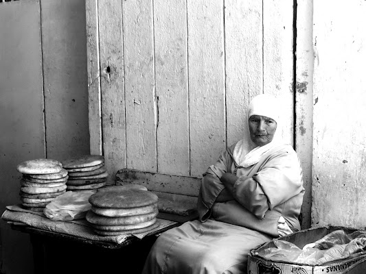 LA VENDITRICE DI PANE TANGERI 2017 di PETALOCREMISI65