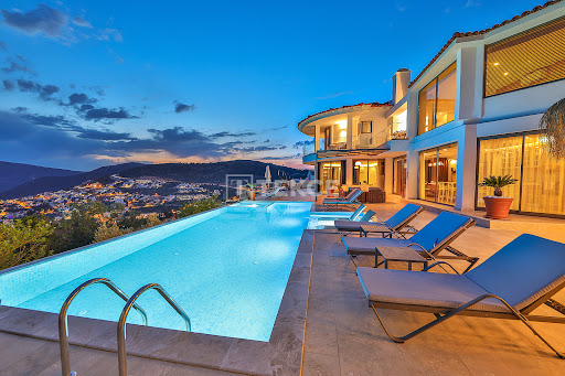 Maison avec piscine et terrasse 3