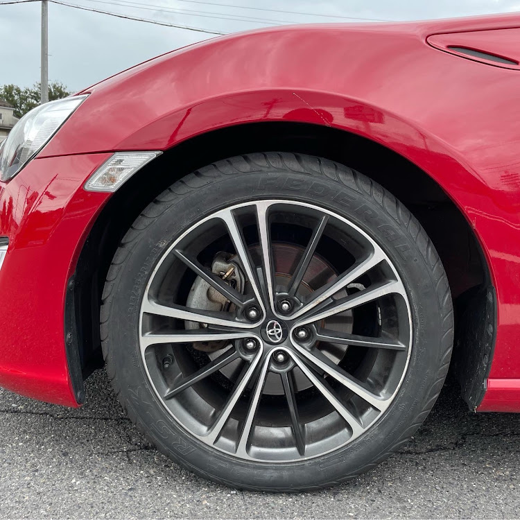 86のタイヤ交換完了・鈴鹿サーキット 国際レーシングコース・初走行・フェデラル595RS-Rに関するカスタム事例の投稿画像1枚目