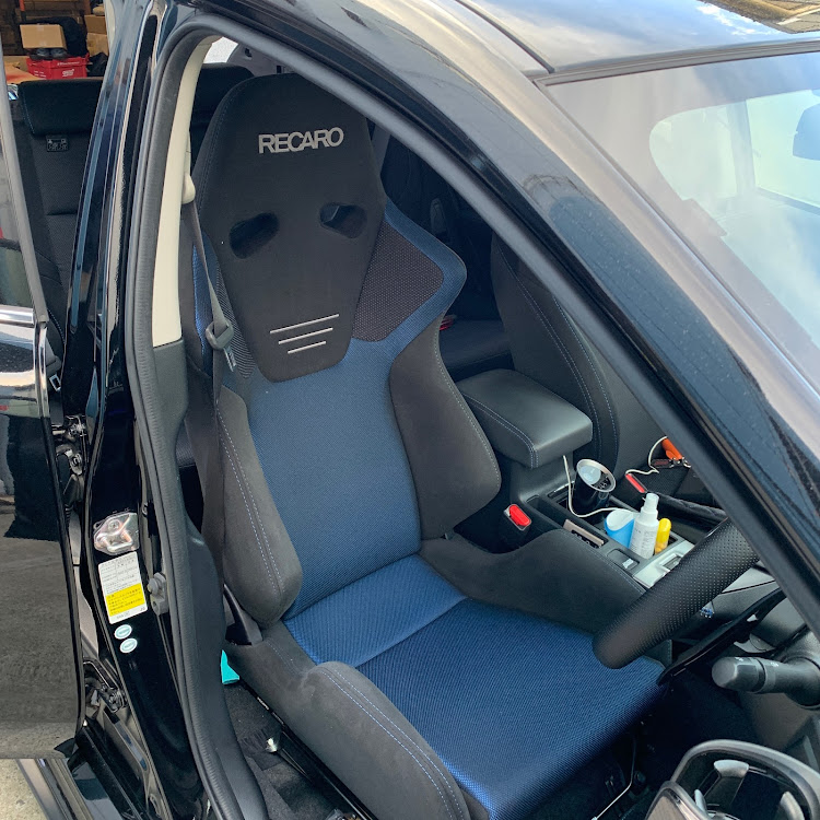 レヴォーグのRECARO SR-6・衝動買いしちゃった♡に関するカスタム事例の投稿画像1枚目