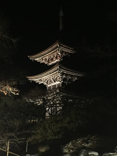 独股山前山寺 三重塔