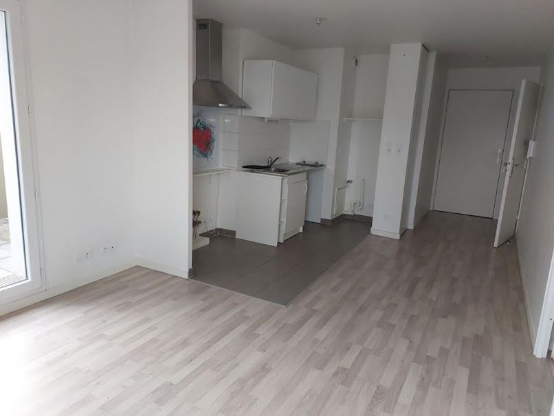 Location  appartement 1 pièce 37 m² à Pontault-Combault (77340), 855 €