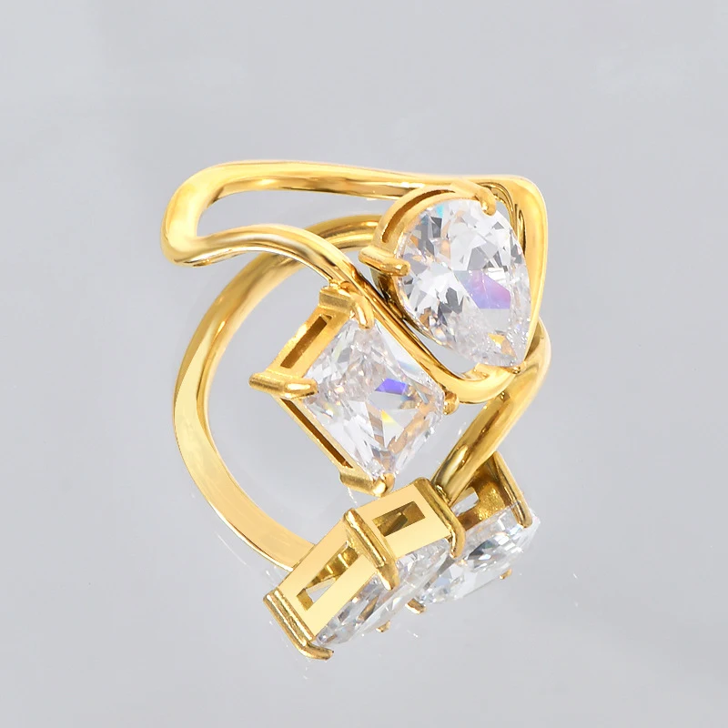 Title 4, 18k Diamanten Waterdruppel Vierkante Ring, Tita...