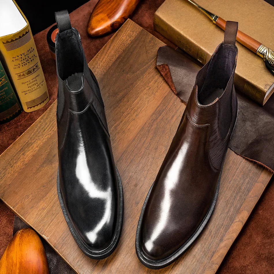 Koreaanse leren herenlaarzen met delicate uitstraling. Comfortabele en stijlvolle laarzen voor een elegante look. Perfect voor dagelijks gebruik en speciale gelegenheden.
