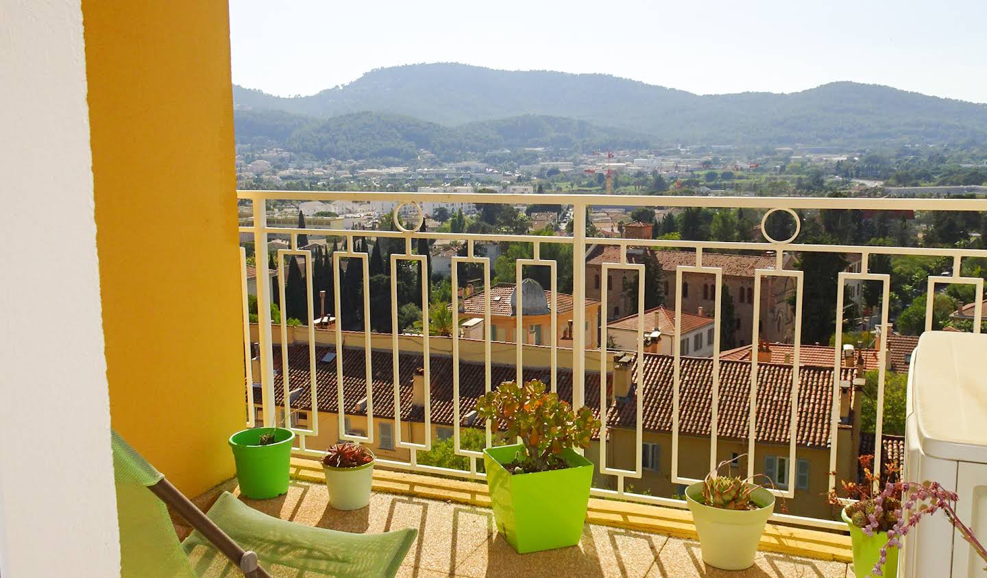 Apartment with terrace Hyeres