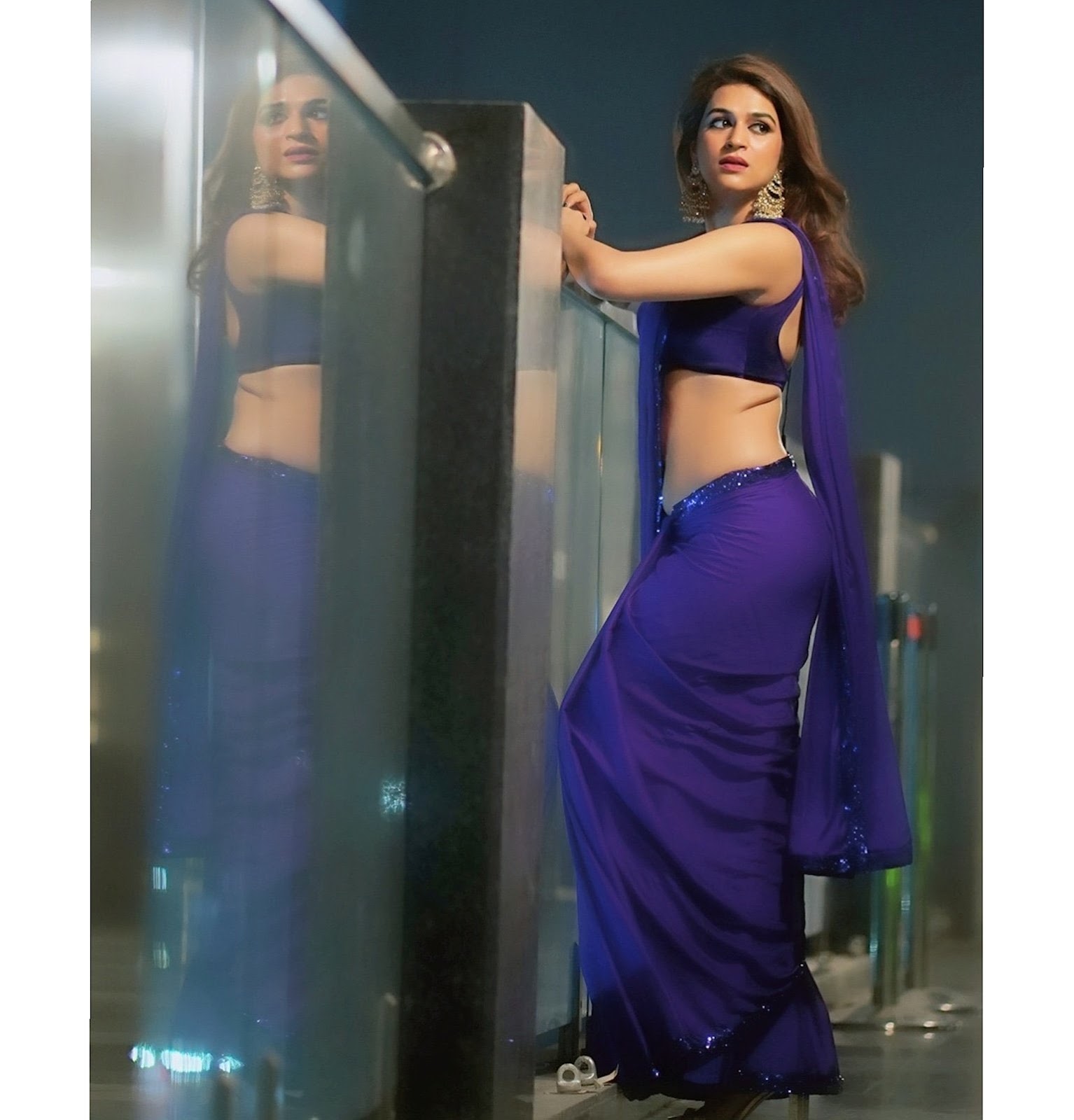 Indian Actress Shraddha Das Stunning In Purple Saree 