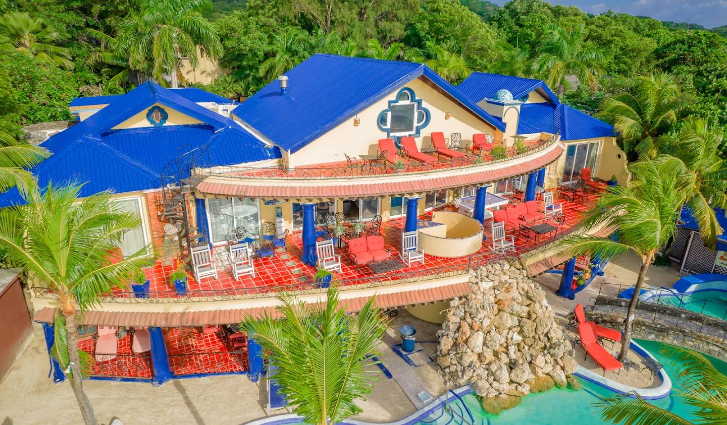 Apartment with terrace and pool West Bay